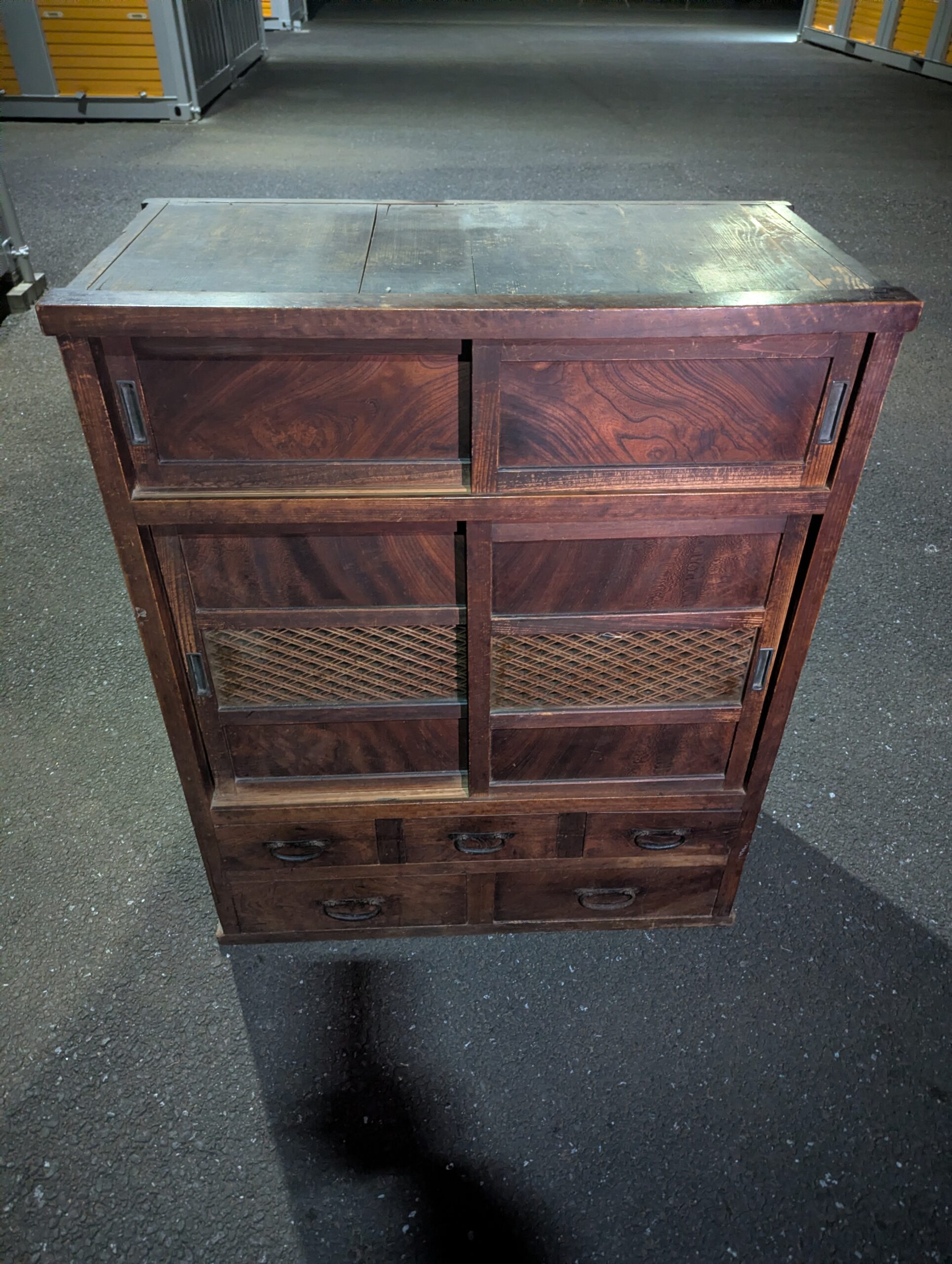 八王子市で実家整理の為に古家具の無料出張買取に伺って参りました。