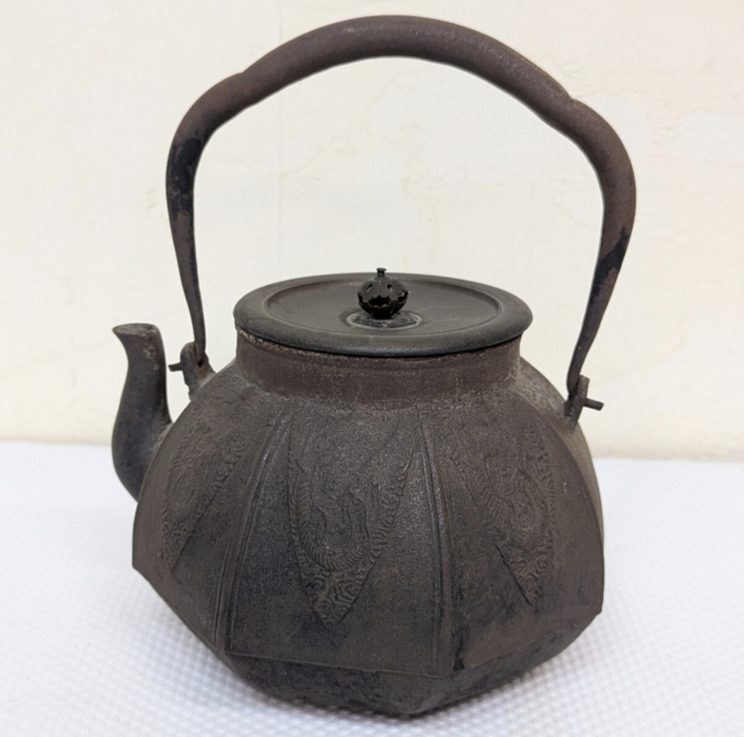 渋谷区で家具買取、茶道具買取、置物買取に伺って参りました。