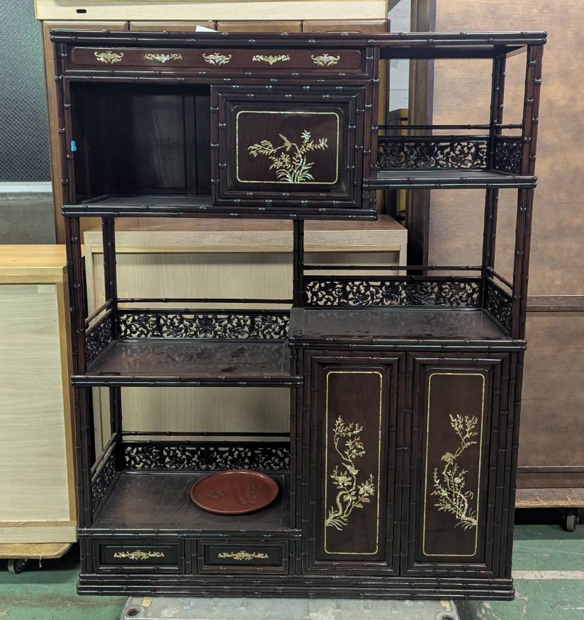 中国家具、李朝家具、螺鈿家具、民芸品家具、北欧家具、デザイナーズ家具、ヴィンテージ家具、昭和レトロ古家具の買取致します。