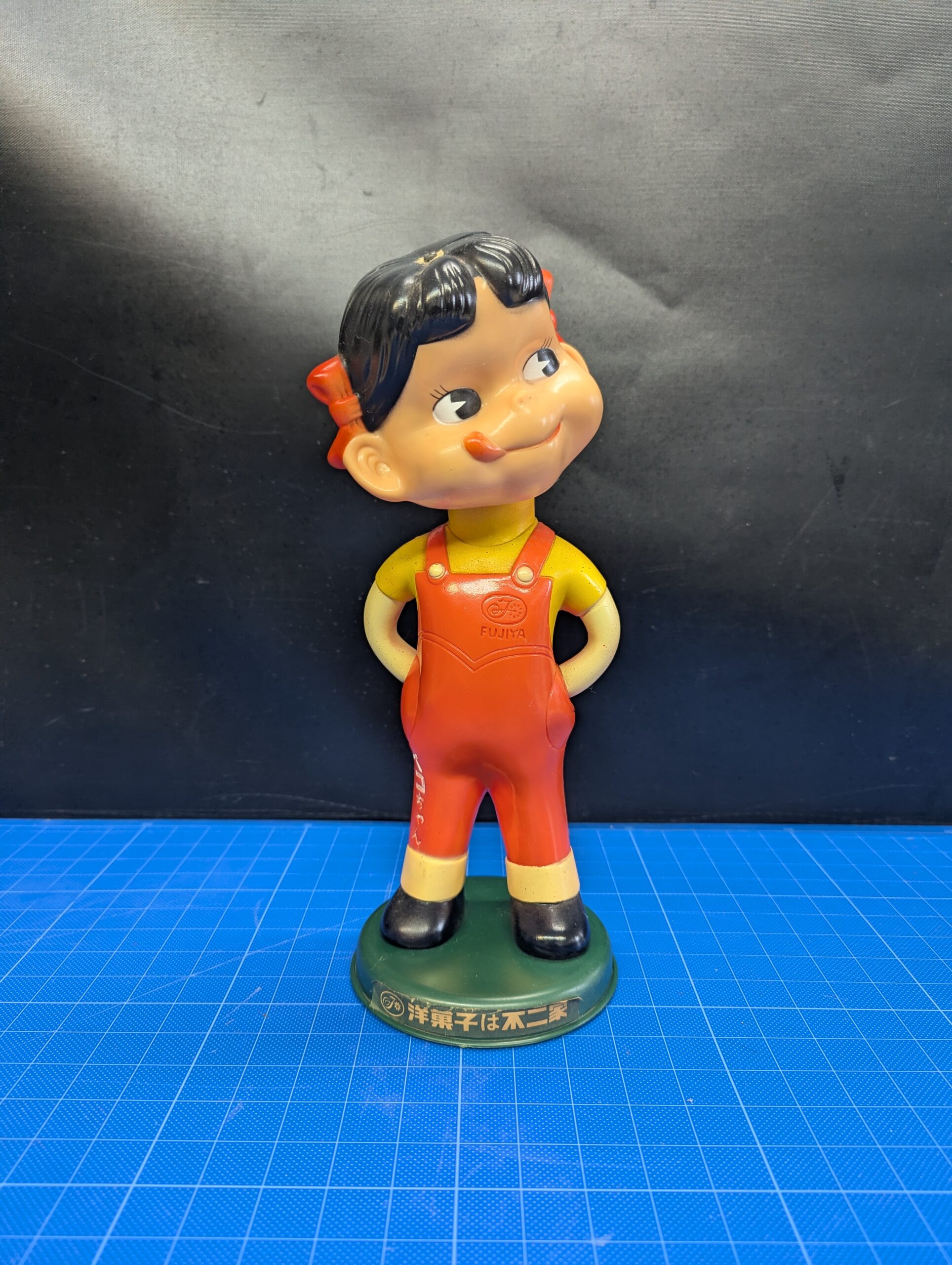 三鷹市にて昭和レトロなソフビ人形・玩具・Nゲージ・古家具など買取させて頂きました。