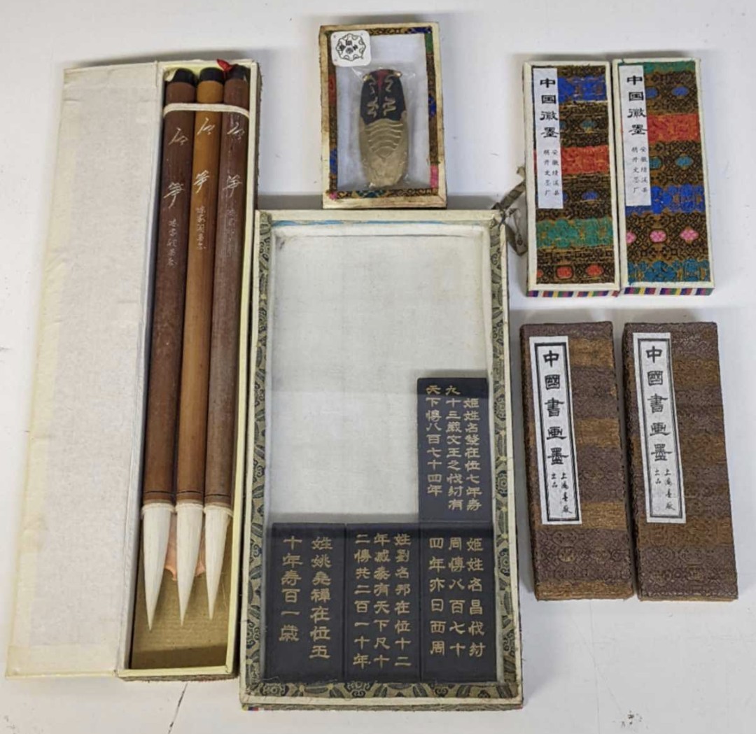千代田区のお客様より、老人ホームへ生活の拠点を移すとの事で不用品の無料出張買取査定にてお伺い致しました。